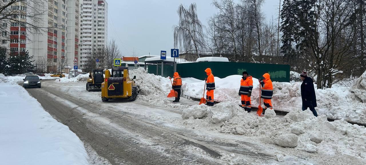 Уборка снега на улицах Краснознаменска 