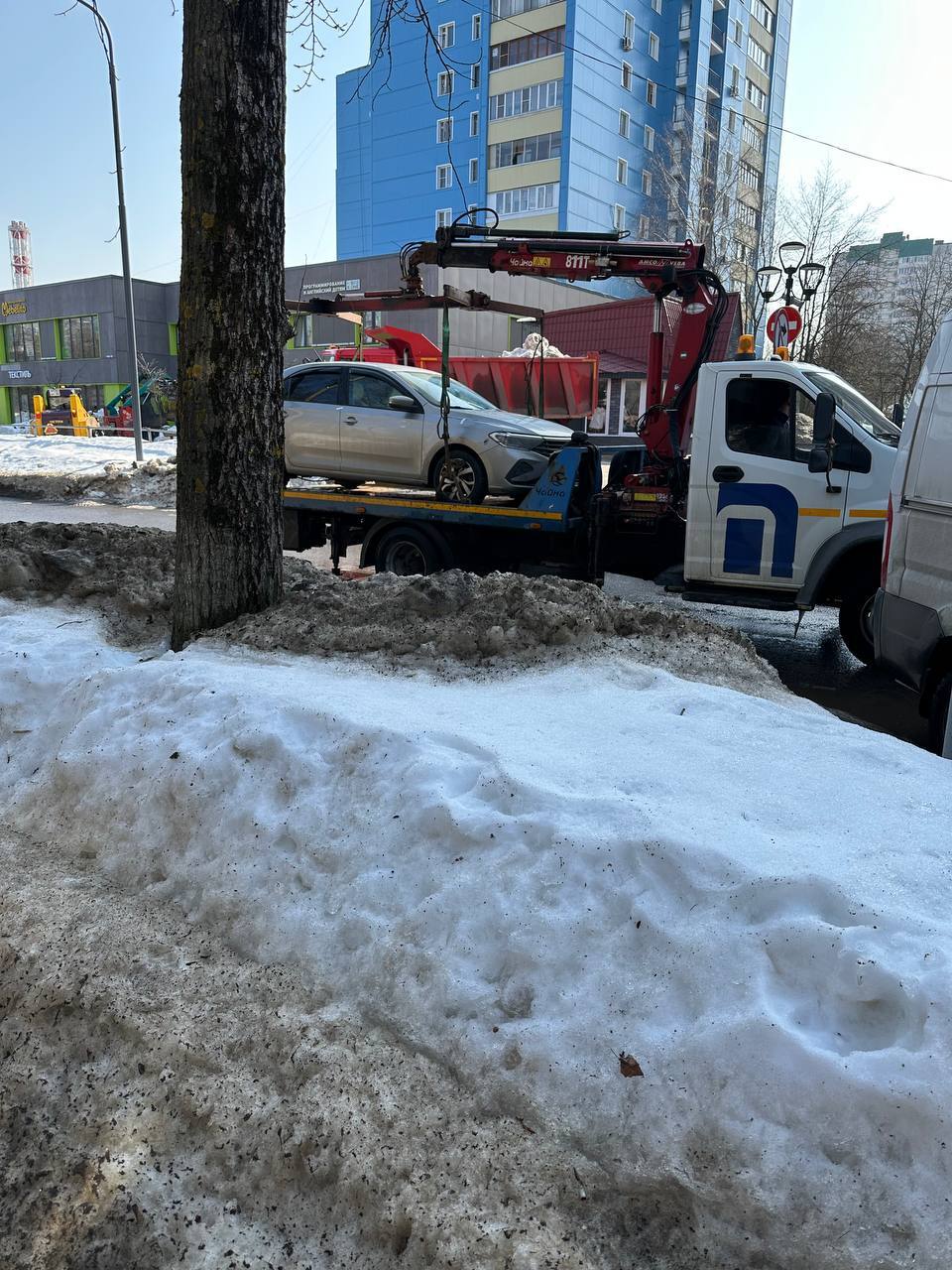 Эвакуаторы всё таки существуют в городке