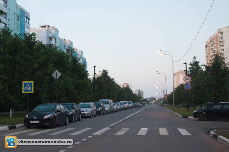 Кто помнит, когда вдоль дороги можно было спокойно припарковаться?