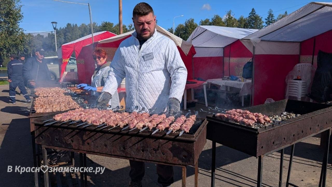 Праздничная торговля в Городском парке