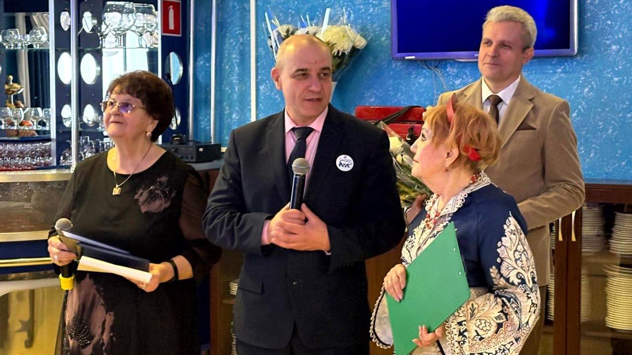 Поздравление ветеранов-педагогов и ветеранов космических войск с праздником 23+8