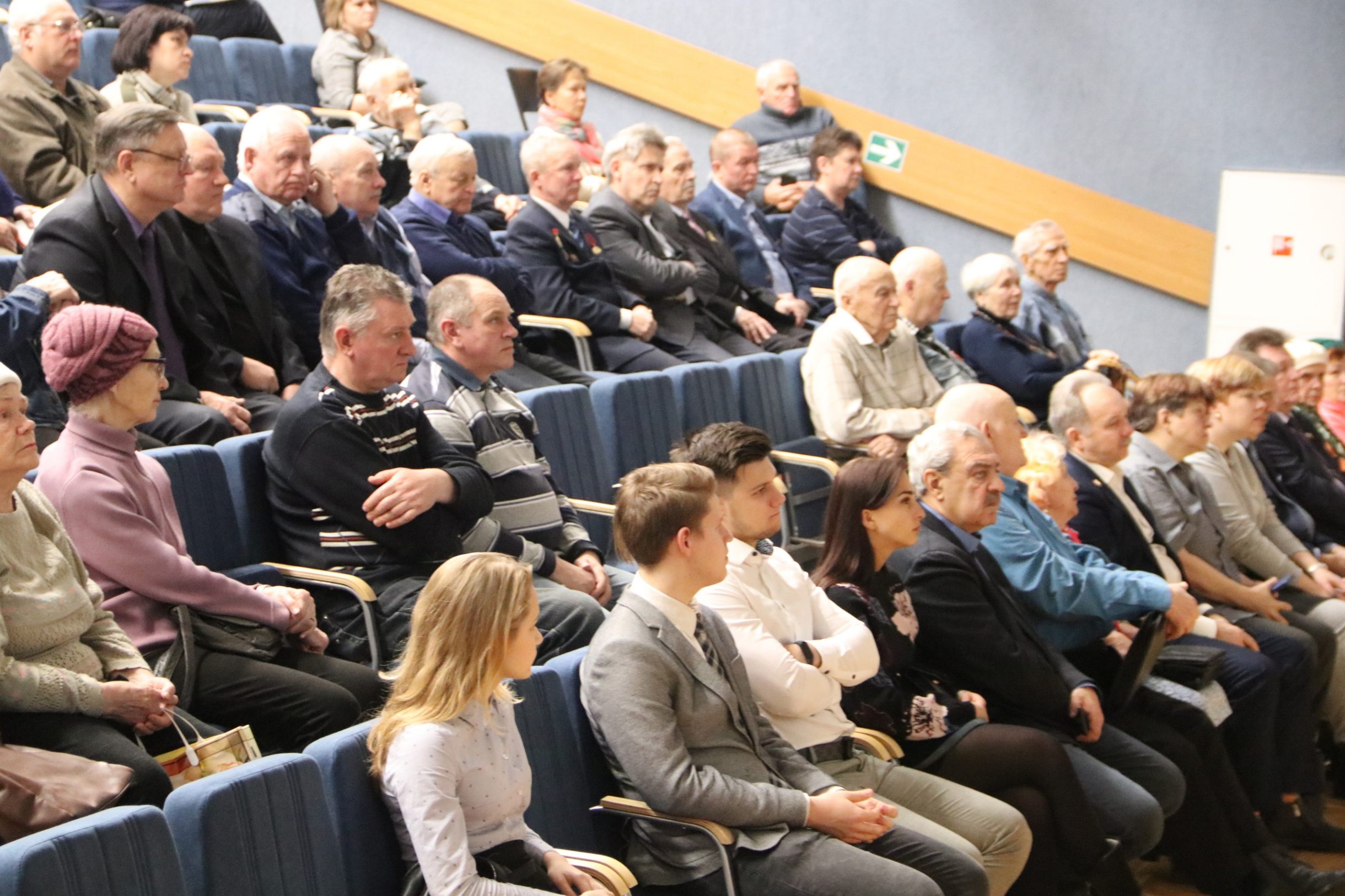 управление экологии администрации г. встреча с представителями общественности. поддержка правительства бизнесу. общественность россии фото. путин в севастополе 18 марта.