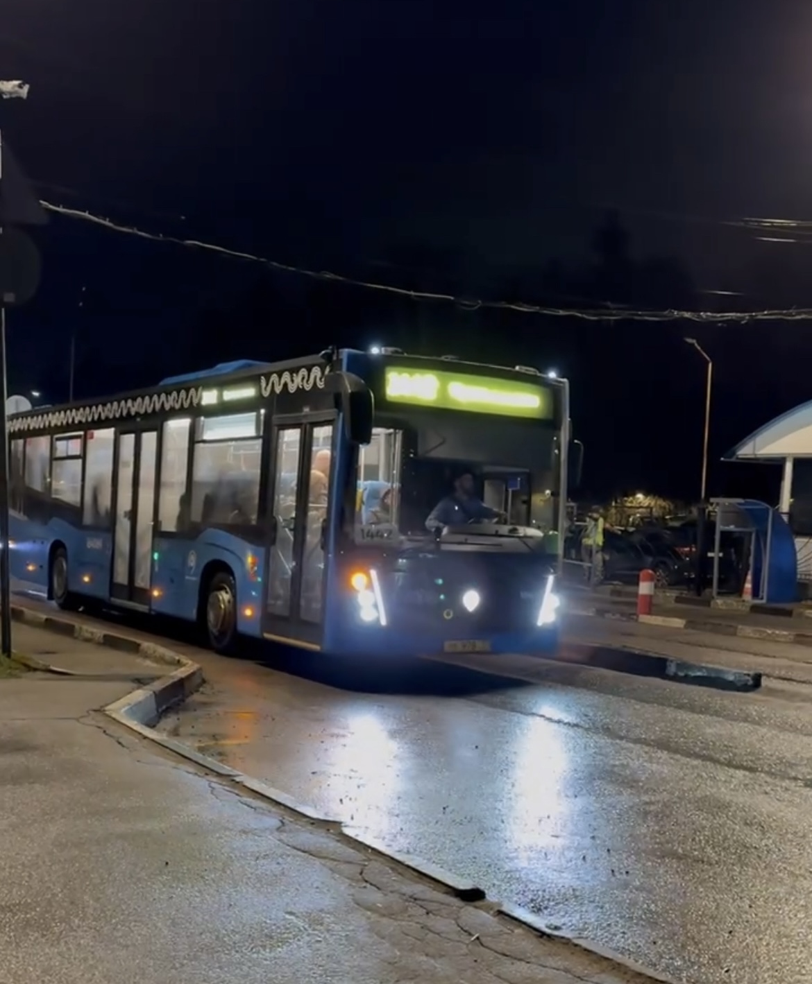 «Новые» московские автобусы, видимо, уже очень сильно устали