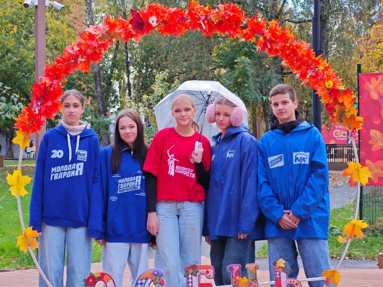 «Макулатура — это не мусор, а ресурс: как Волонтёрская рота и Молодая Гвардия помогают планете»