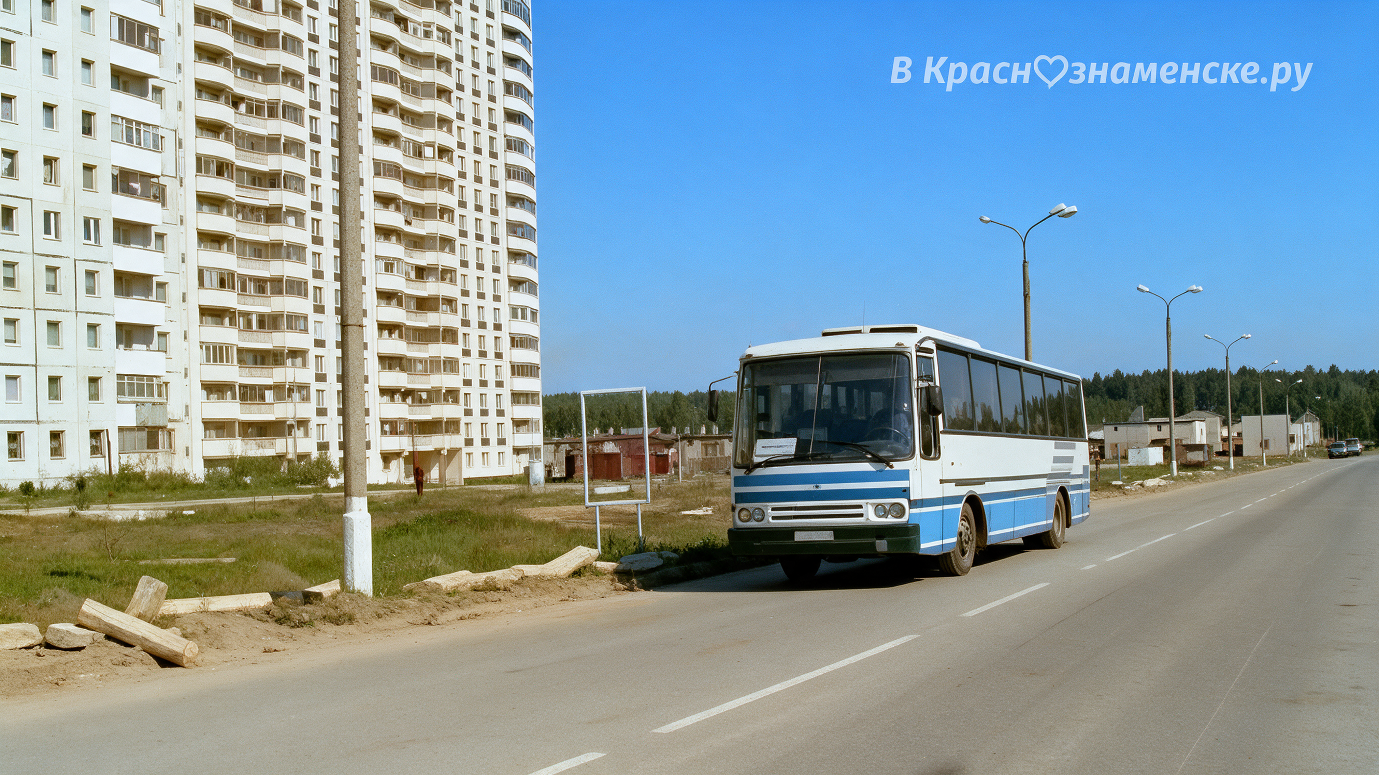 Автобус на улице Победы