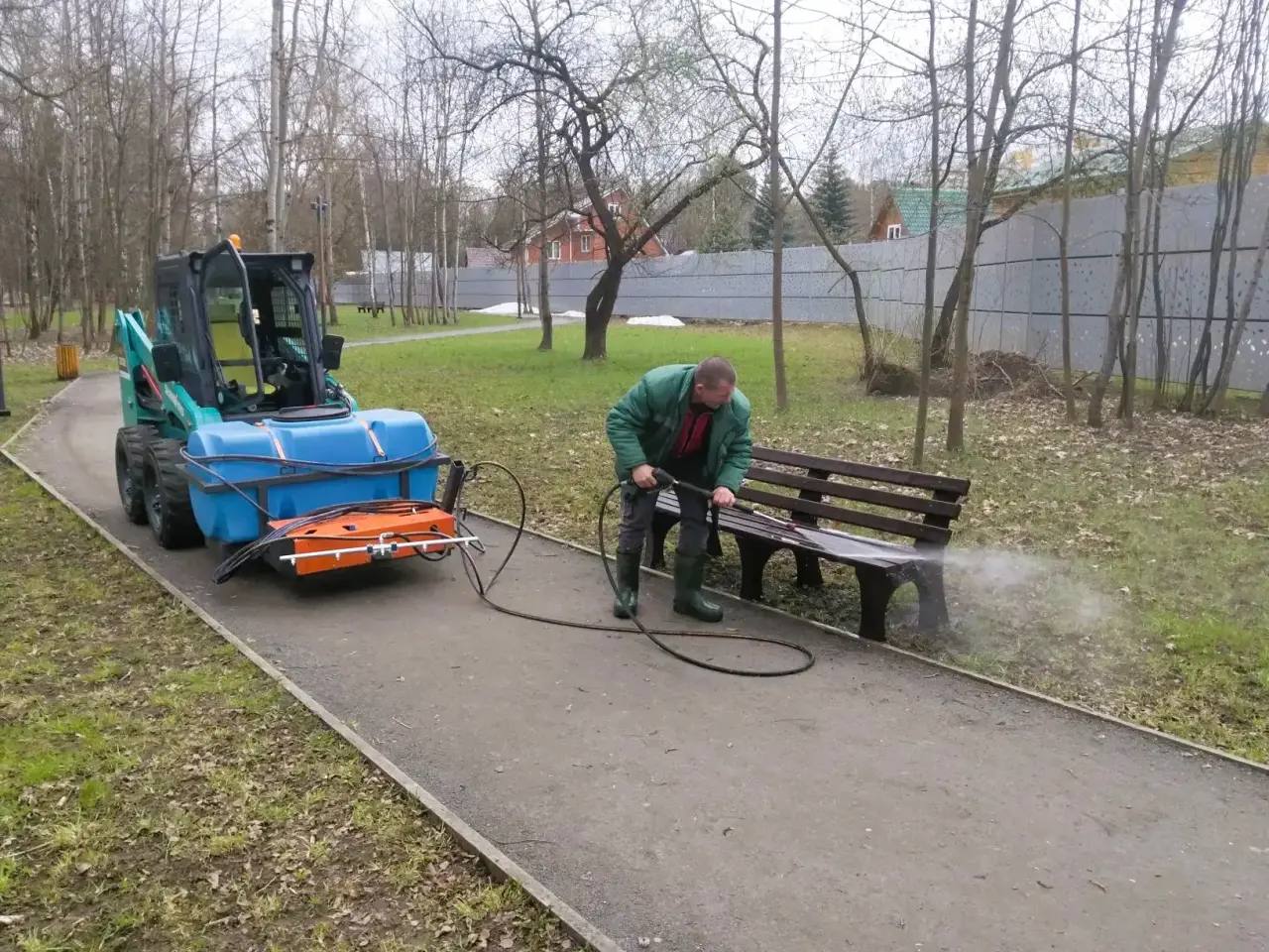 Весна — традиционная пора для благоустройства, наведения чистоты и порядка на парковой территории