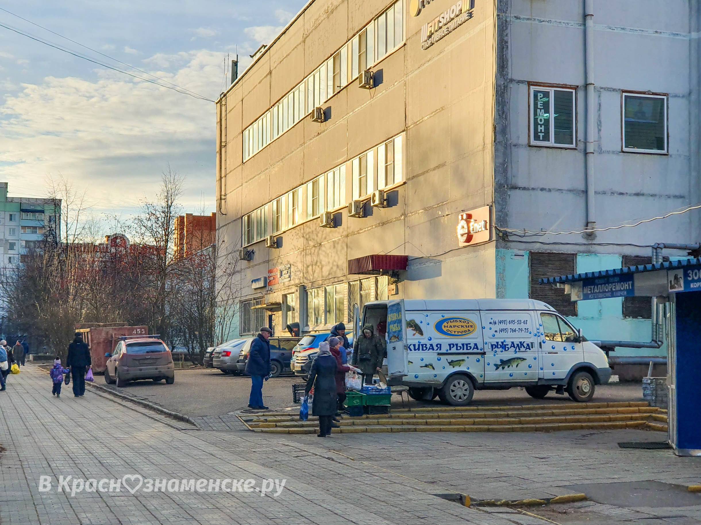 Покупаете что-то в фургончиках с едой?