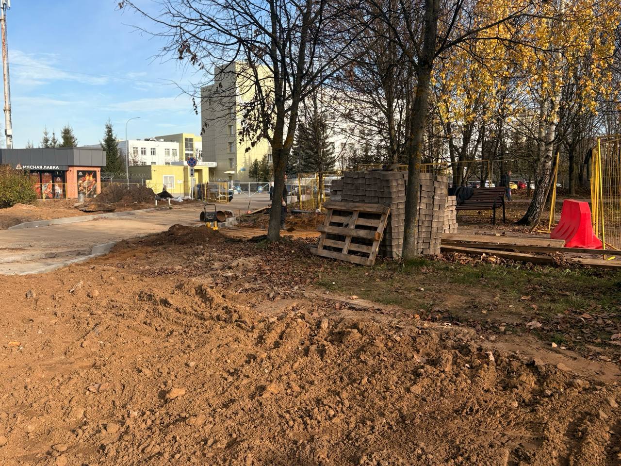 29 октября заместители главы Краснознаменска Юлия Осипенко, Сергей Федоров и Дмитрий Мальцев провели обход городских территорий по обращениям жителей. 