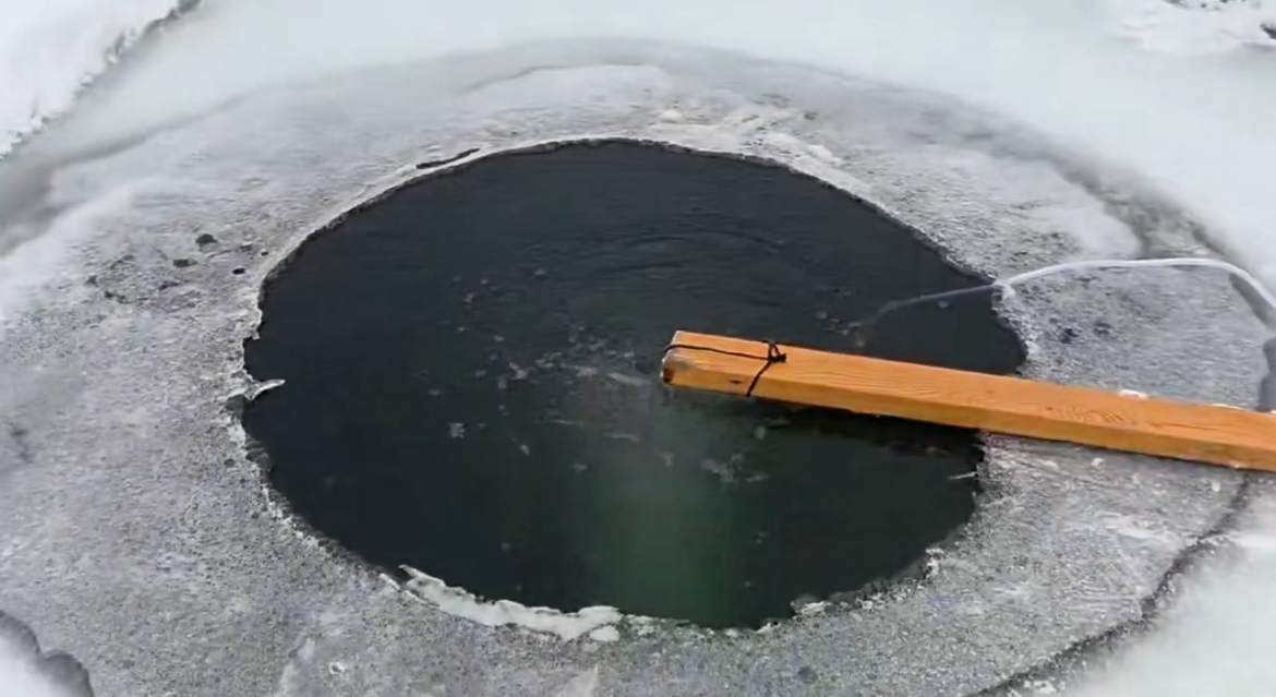 На озере Городского парка установили погружной аэратор