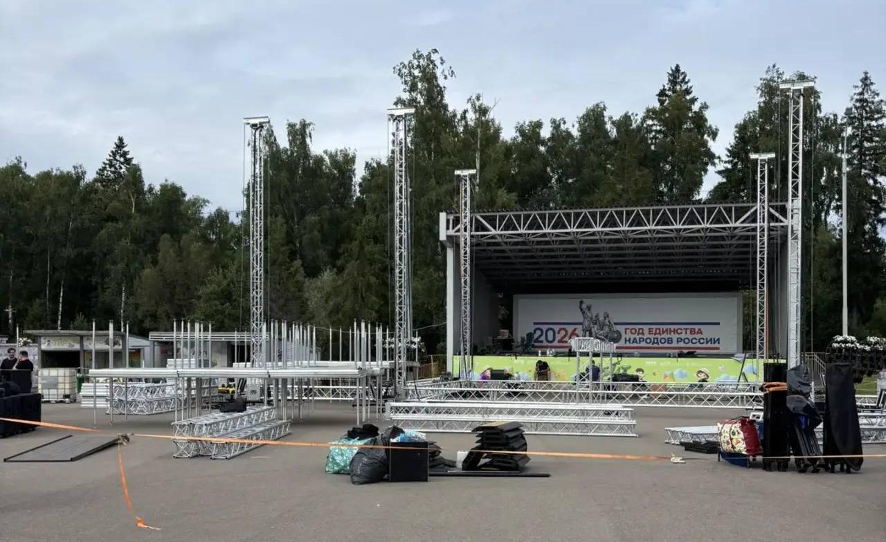 Подготовка к шоу Сафроновых