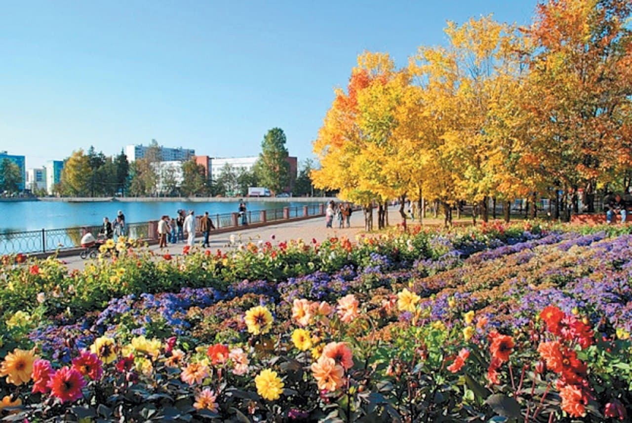 Небольшая прогулка вокруг старого уютного озера