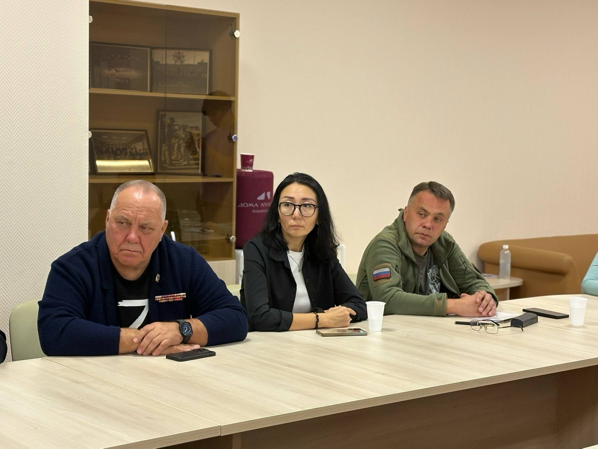 7 октября в «Доме офицеров» состоялся круглый стол, посвященный вопросам поддержки участников специальной военной операции и членов их семей