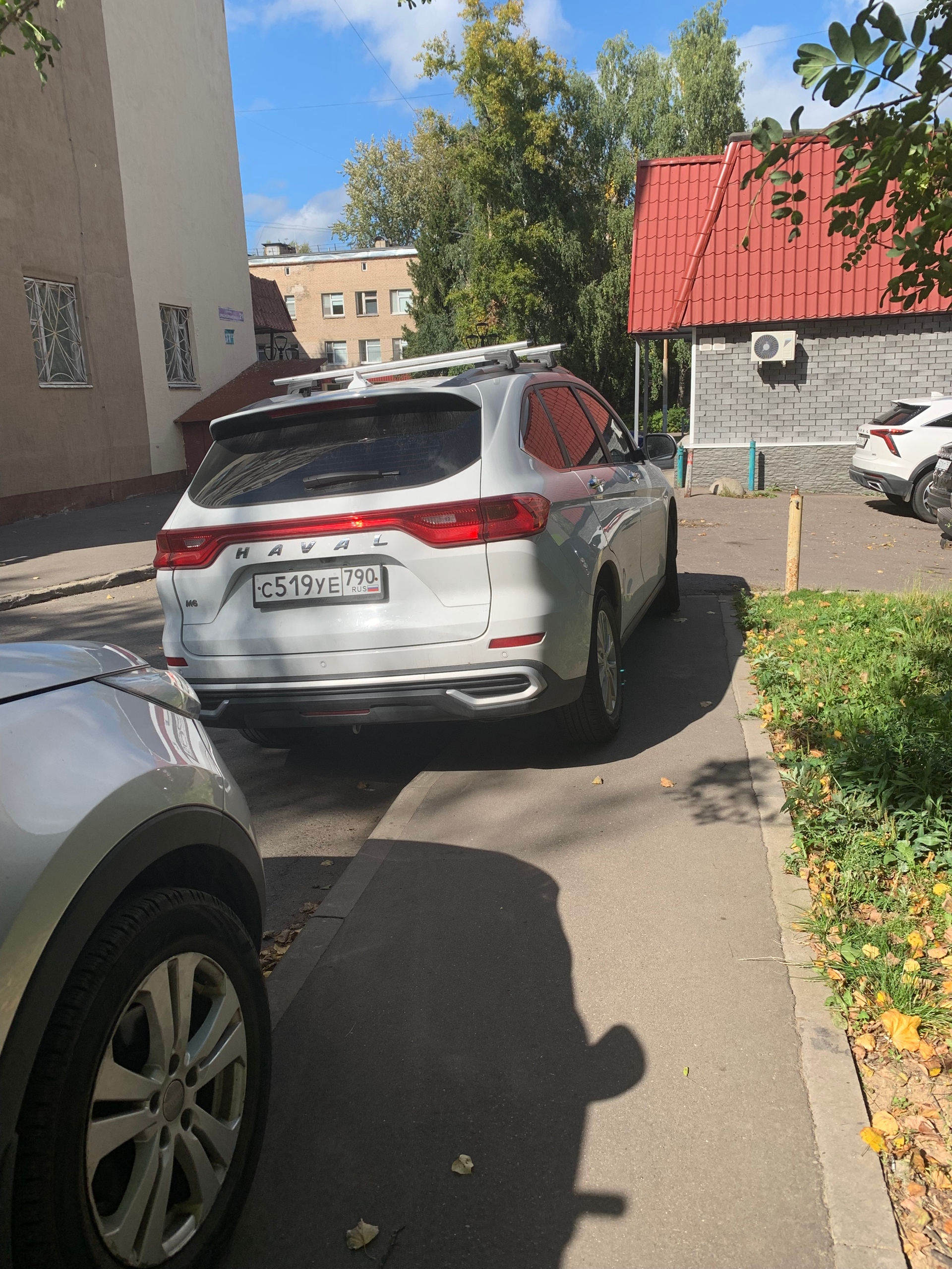 Краснознаменная, 19 — и так из раза в раз сплошные автохамы!!!