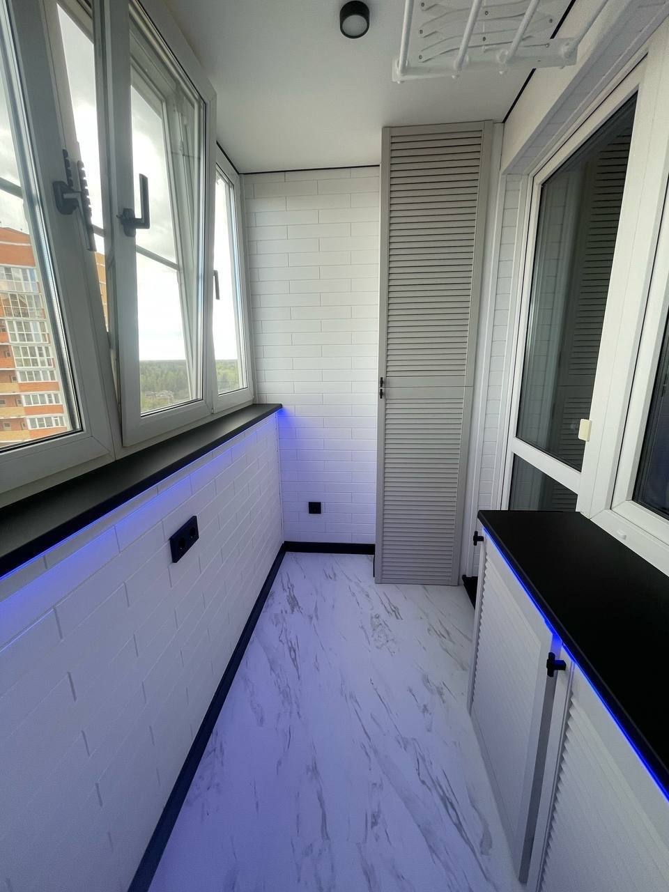 Остекление и обшивка балконов любой сложности