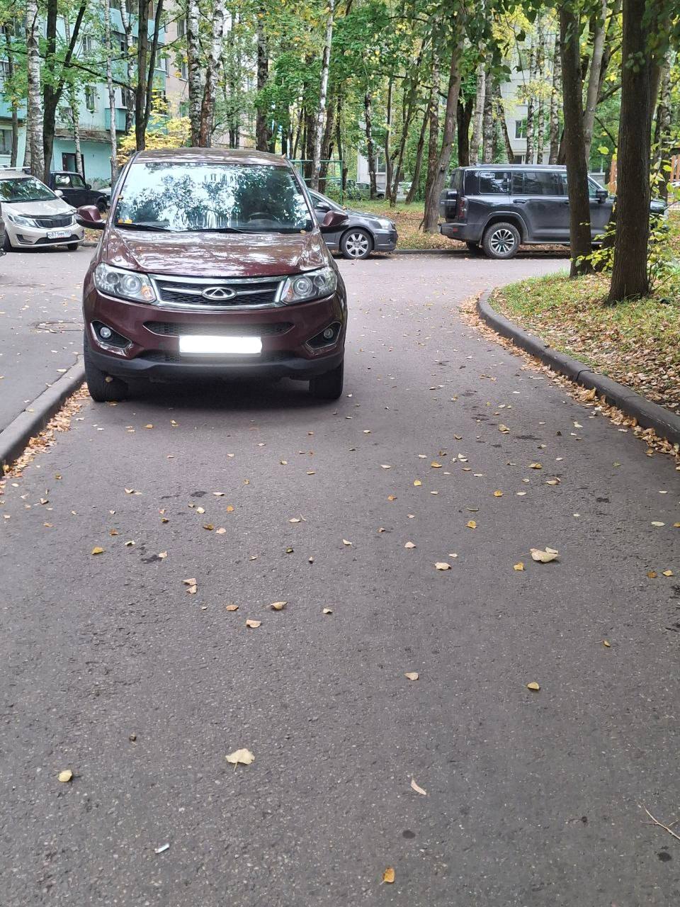 Ночные "паркуны", зато не на тротуаре