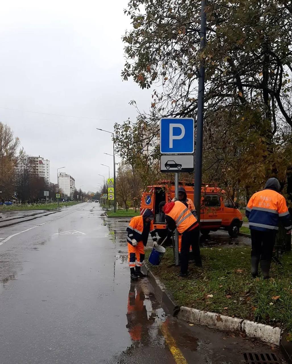 Силами МБУ «КХБ» выполнены работы по установке знака парковки вблизи дома №18 на ул. Победы
