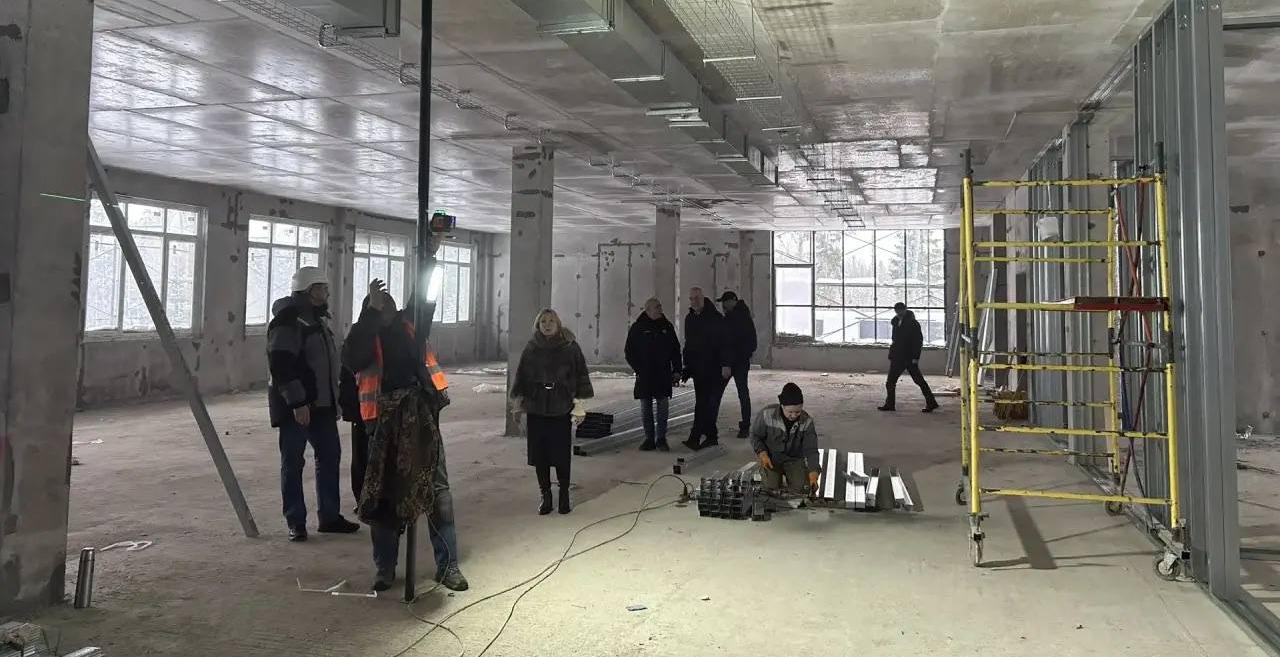 Глава города посетил строительство образовательного центра