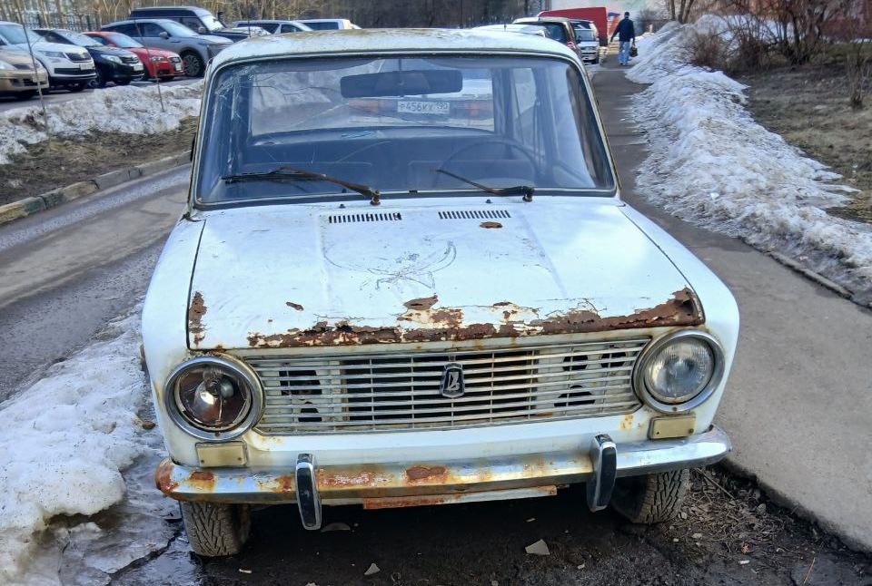 Администрация, когда уберёте этот автомобиль? Уже 3 раза обещали