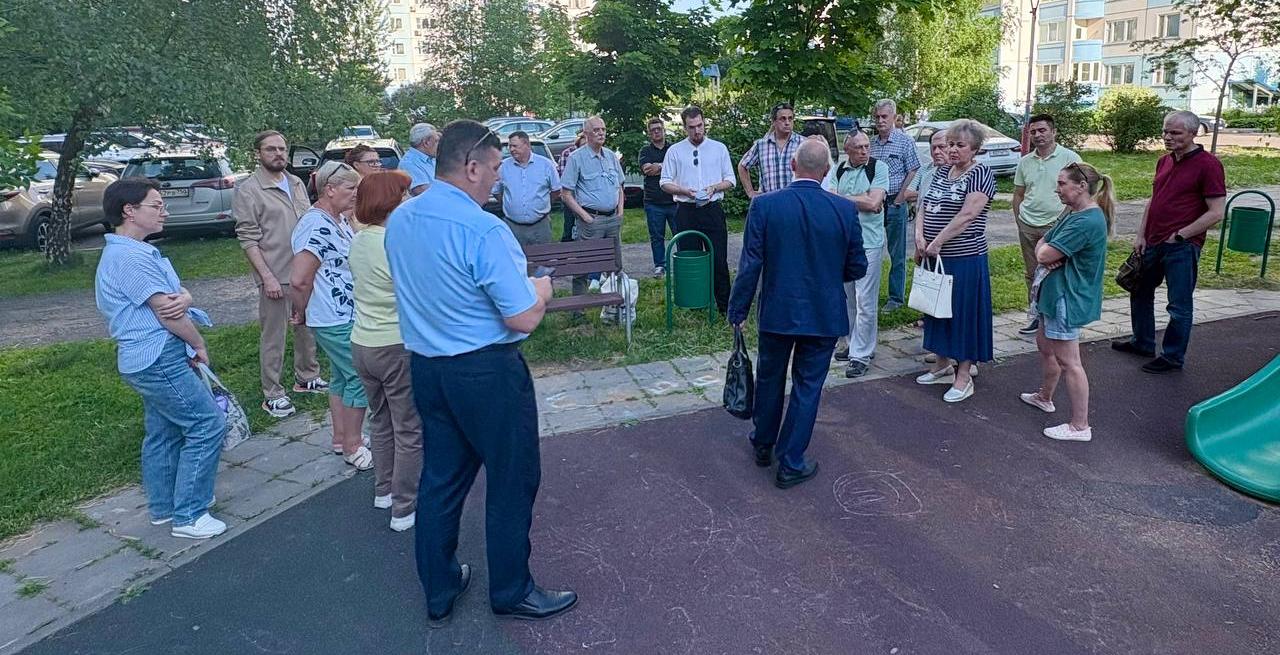 8 июня глава города провёл встречу с жителями на ул. Связистов