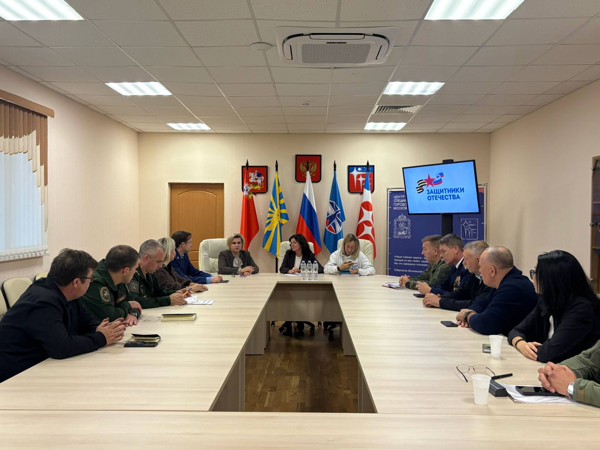 7 октября в «Доме офицеров» состоялся круглый стол, посвященный вопросам поддержки участников специальной военной операции и членов их семей