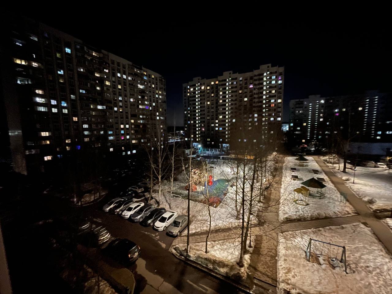 На Гагарина 3 уже 4 вечера нет освещения