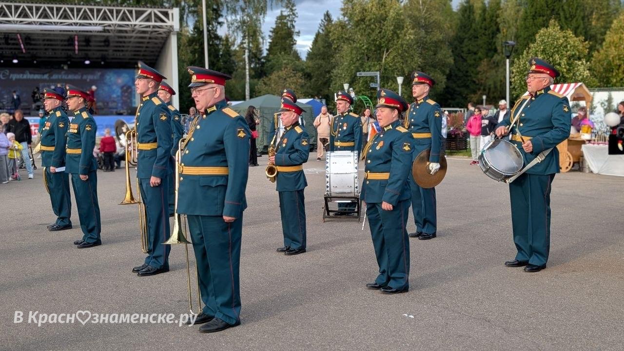 Концерт военного оркестра ГИКЦ им, Г.С. Титова — Краснознаменск