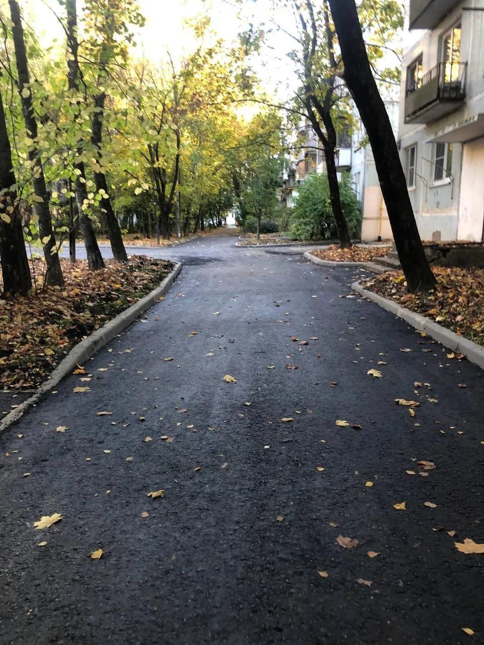 В 2026 году в рамках муниципальной программы «Формирование современной комфортной городской среды» выполнены работы по ремонту дворовых территорий