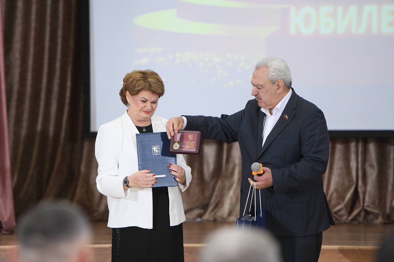 25 сентября свой 55-летний юбилей отметила Гимназия №1! — Краснознаменск