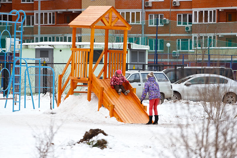 Горка во дворе Победы 24 Горка во дворе Победы 24