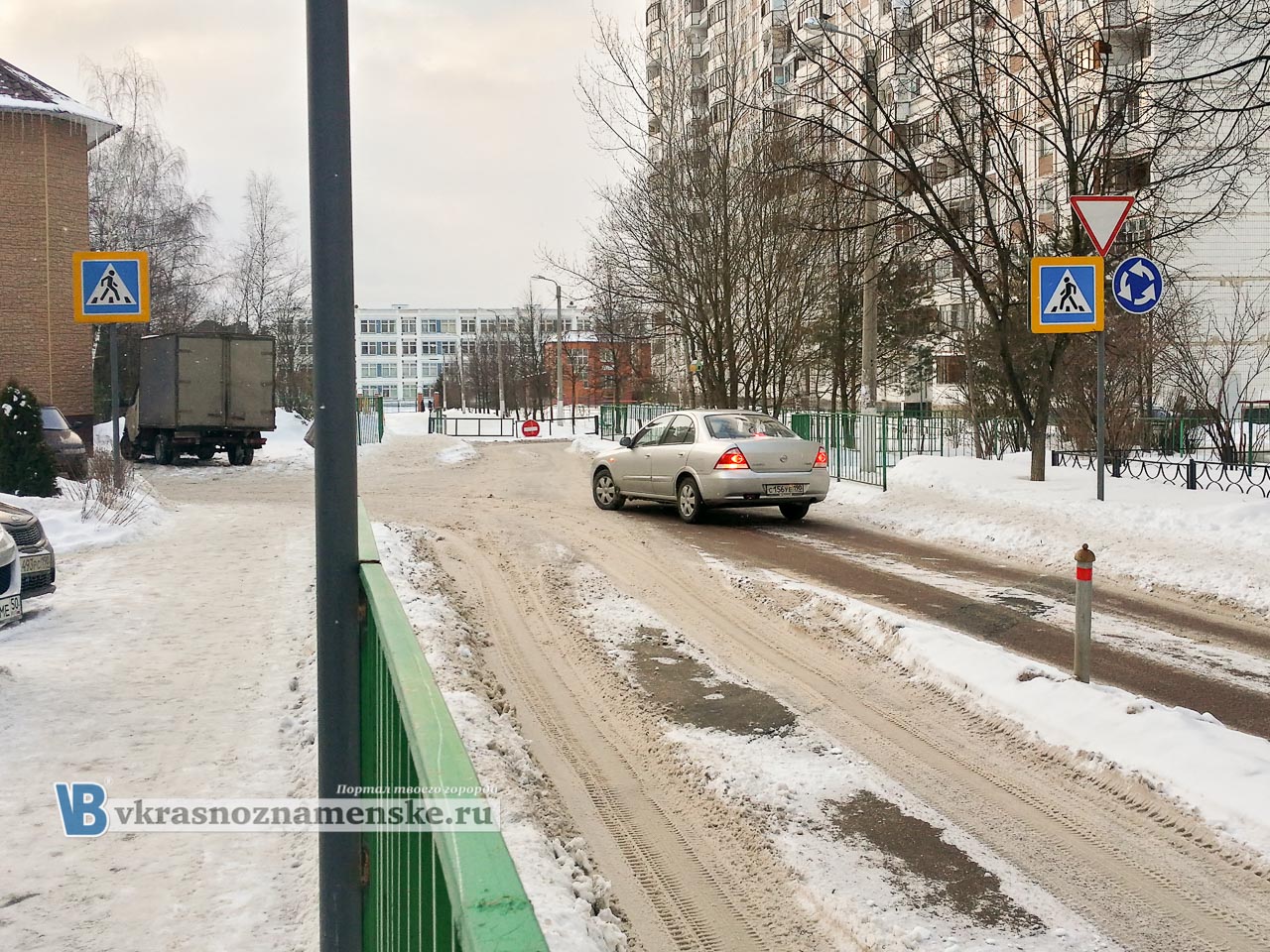 Круговое движение на против ТЦ Орбита в городе Краснознаменск