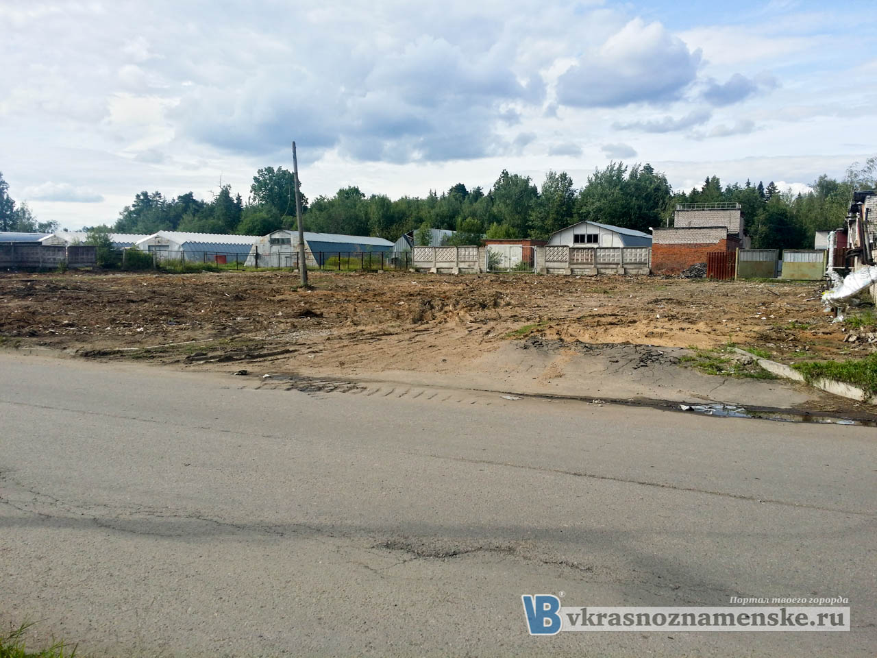 Около ГСК Орион, снесли старые гаражи и расчистили площадку