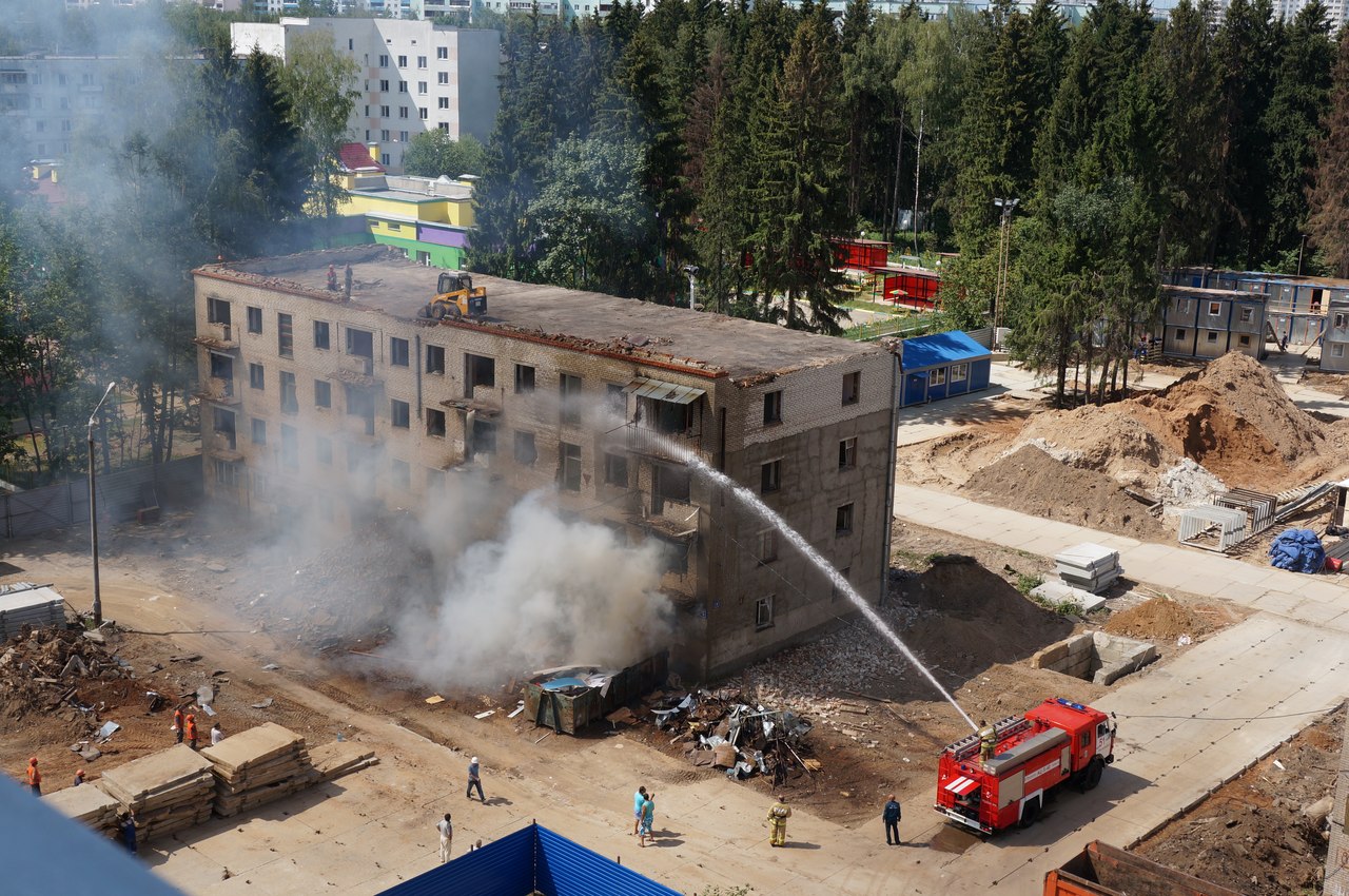 Горит стройка ЖК Космическая гавани в городе Краснознаменск Московской области