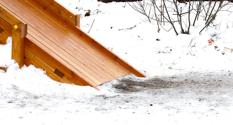 Горка во дворе Победы 24 Горка во дворе Победы 24