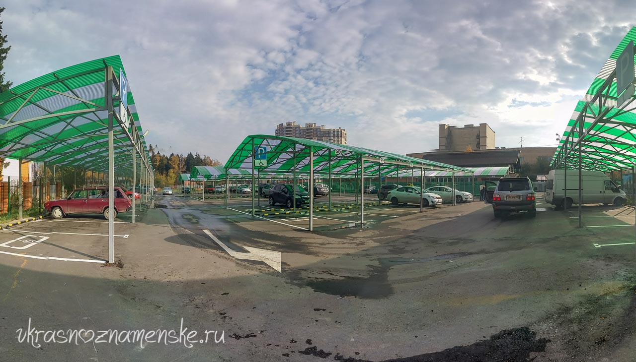 Парковка автомобилей на велодорожках и газонах в Краснознаменске Парковка автомобилей на велодорожках и газонах в Краснознаменске