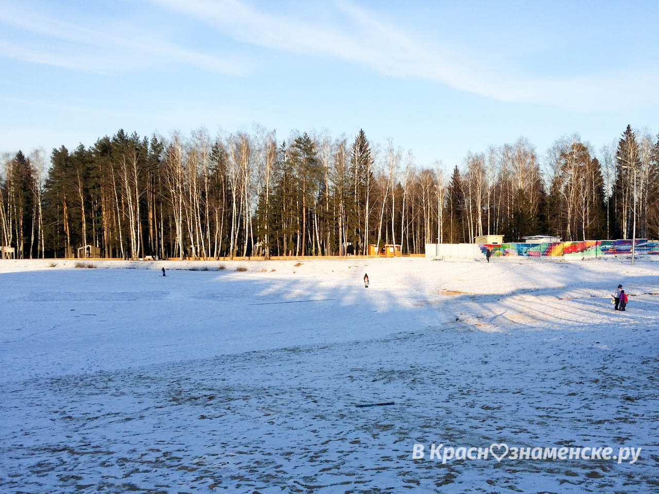 коньки, каток, лыжи, горка, лёд в парке города Краснознаменск