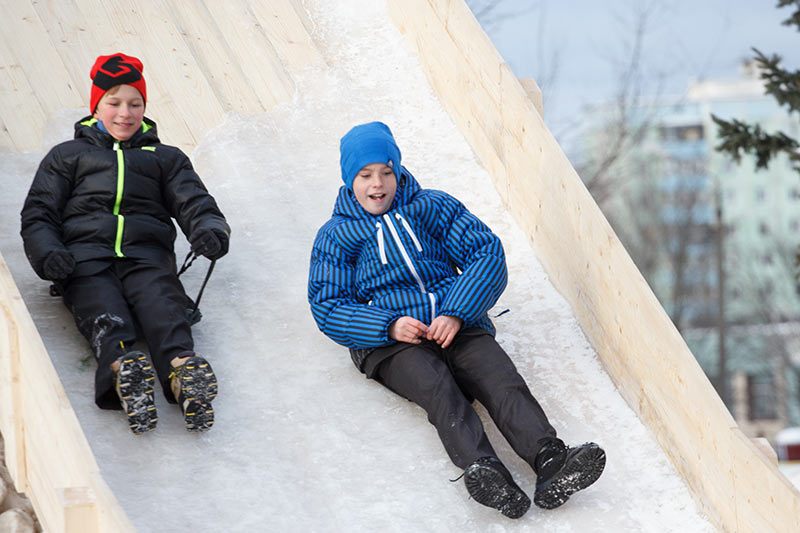 Горка на площади Ленина Горка на площади Ленина