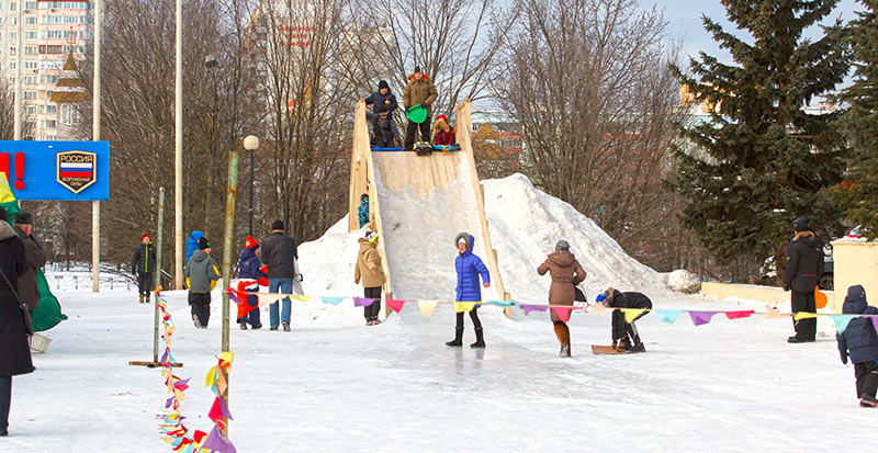 Горка на площади Ленина Горка на площади Ленина