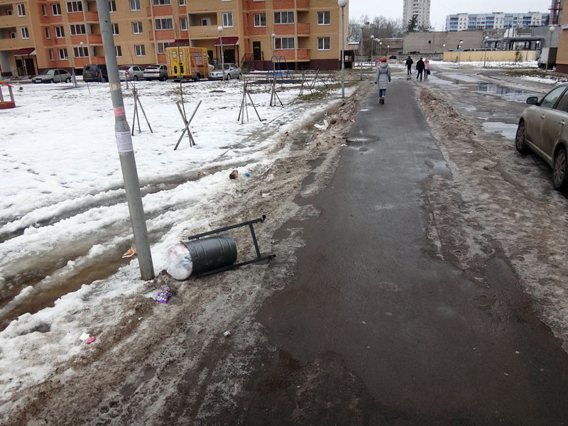 Автомобильная дорога на детской площадке