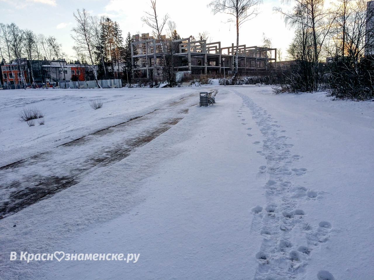 Уборка снега в Краснознаменске, городской парк, велодорожка в снегу