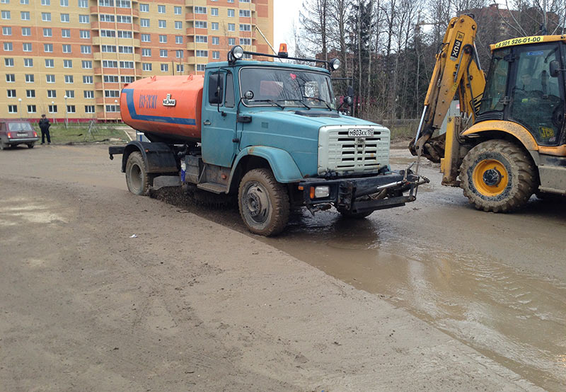 Грязь возле бани Грязь возле бани
