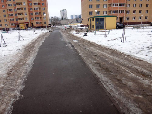 Автомобильная дорога на детской площадке