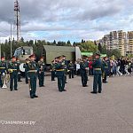 Раздача каши сопровождается музыкальным фоном — Краснознаменск