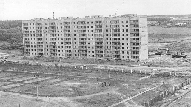 Комсомольский бульвар и стадион гимназии №1 