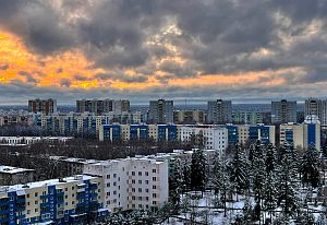 Закат над снежным городом
