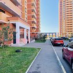 Отсутствие лавочек на улице Строителей создает проблемы для пожилых жителей