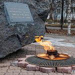 Сегодня, в честь Дня освобождения Московской области от фашистских захватчиков, в сквере Победы был зажжён Вечный огонь