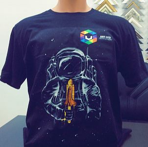 Печать на цветной футболке