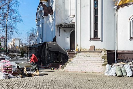 Небольшой ремонт у храма Архангела Михаила