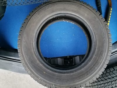 продам   2 шины от RAV4