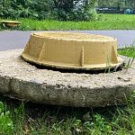 Опасный колодец рядом с детской площадкой 